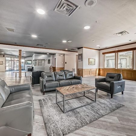 Invermere Inn & Suites Экстерьер фото