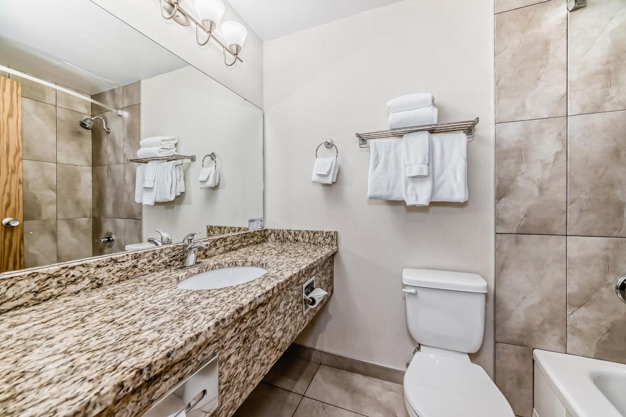 Invermere Inn & Suites Экстерьер фото