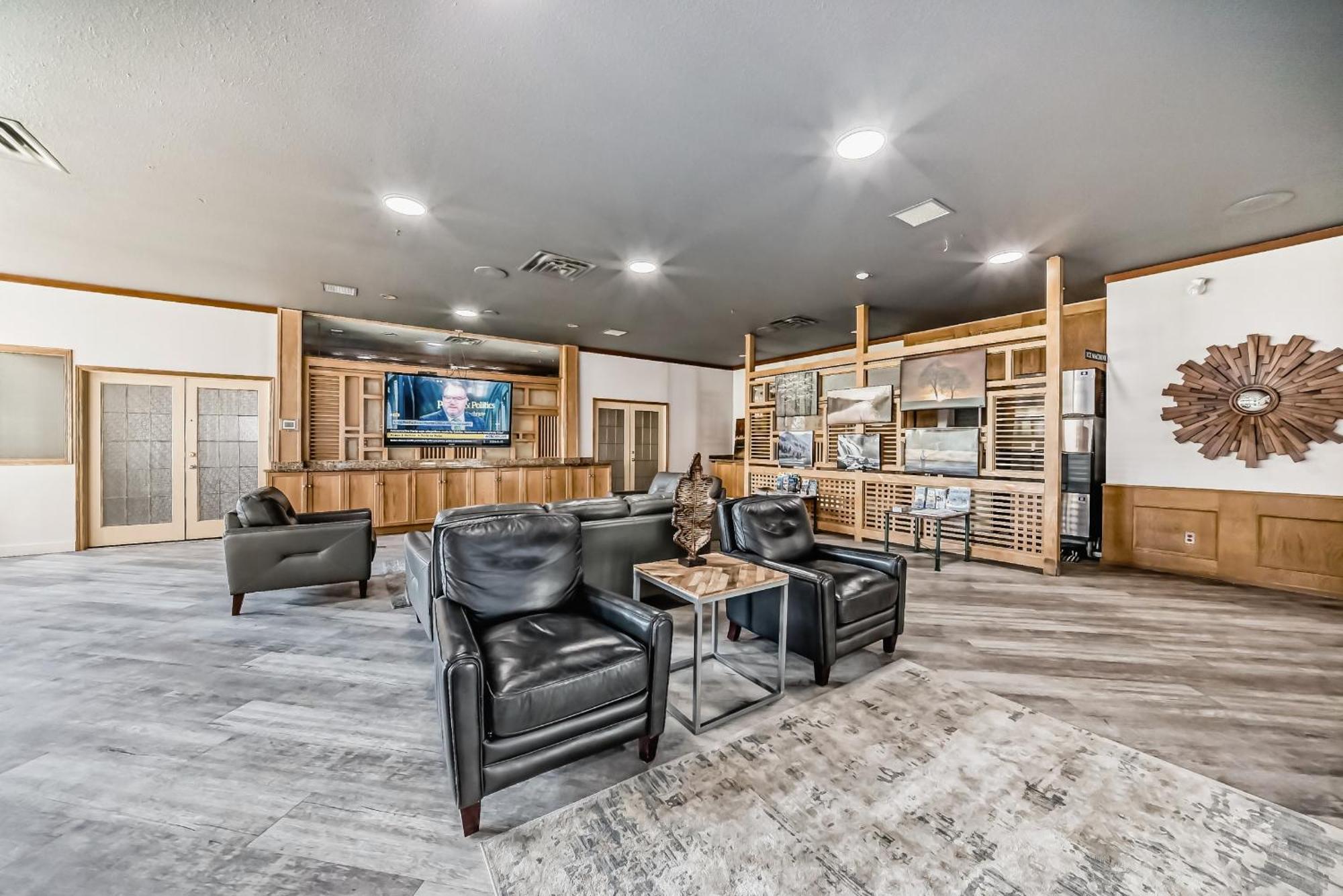 Invermere Inn & Suites Экстерьер фото